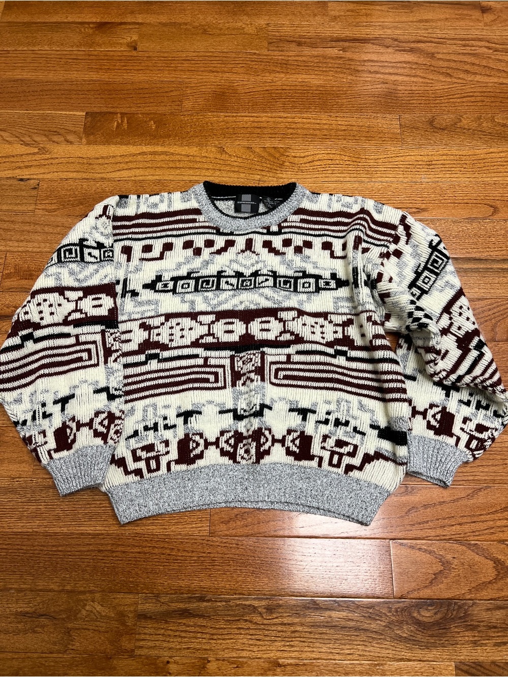 Men's Patterned Crewneck Sweater - Burgundy & Ivory vintage 90s